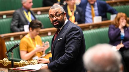 Le ministre de l'Intérieur britannique, James Cleverly, au Parlement à Londres (Royaume-Uni), le 15 novembre 2023. (MARIA UNGER / PARLEMENT DU ROYAUME-UNI / AFP)