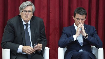 Le ministre de l'Agriculture, St&eacute;phane Le Foll, et le Premier ministre, Manuel Valls, le 22 juillet 2015 &agrave; l'Elys&eacute;e. (ALAIN JOCARD / AFP)