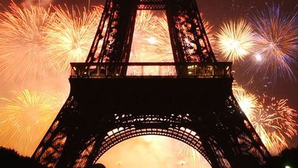 La Tour Eiffel illuminée pour le 14 juillet 
 (Bertrand Guay/AFP)