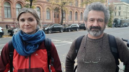 Elodie et Luc, deux chercheurs niçois, se sont rendus à Berlin (Allemagne) pour participer à des actions de Scientist Rebellion, une association écologiste prônant la désobéissance civile. (SÉBASTIEN BAER / RADIO FRANCE)