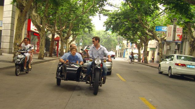 &nbsp; (Dans un side-car, on peut même y monter à trois ! © DR)