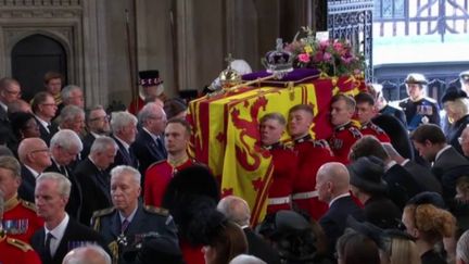 Funérailles d’Elizabeth II :&nbsp;la reine sera inhumée auprès des défunts membres de sa&nbsp;famille (France 3)