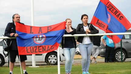 Des supporters de Luzenac (Ari&egrave;ge), le 12 juillet 2014. (REMY GABALDA / AFP)