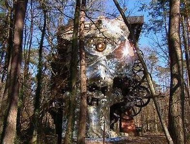 Le Cyclop de Jean Tinguely et Niki de Saint Phalle à Milly la Forêt
 (DR)