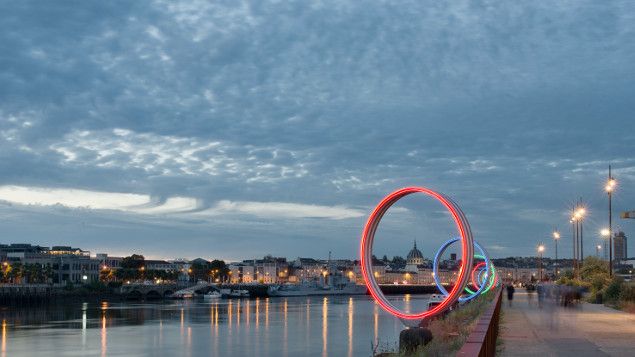 &nbsp; (Les Anneaux de Daniel Buren et Patrick Bouchain, quai des Antilles © Martin Argyroglo / LVAN)