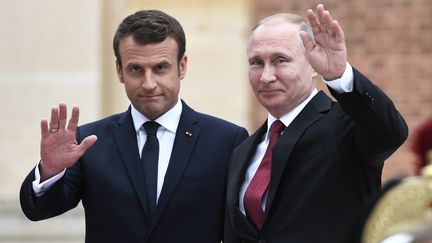 Emmanuel Macron et Vladimir Poutine à Versailles, le 29 mai 2017.&nbsp; (STEPHANE DE SAKUTIN / AFP)