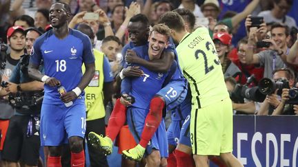 &nbsp; (Antoine Griezmann fête la qualification des Bleus pour la finale © Sipa)