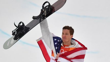 L'Américain Shaun White a confirmé sur sa planche que le statut de légende de la discipline qui l'escorte depuis des années restait absolument mérité. (MARTIN BUREAU / AFP)