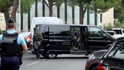 Intervention des forces de l'ordre après des départs de feu criminels à la synagogue de La Grande-Motte (Hérault) le 24 août 2024. (PASCAL GUYOT / AFP)