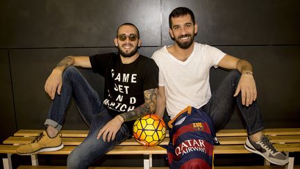 Aleix Vidal et Arda Turan vont retrouver des tenues de footballeur (ALBERT LLOP / ANADOLU AGENCY)