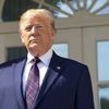 Donald Trump sur le perron de la Maison Blanche, à Washington (Etats-Unis), le 2 octobre 2019. (STEFANI REYNOLDS / CONSOLIDATED NEWS PHOTOS / AFP)