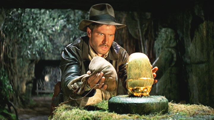 Harrison Ford incarne Indiana Jones dans "Indiana Jones et les Aventuriers de l'arche perdue", premier volet de la saga sorti en 1981. Le rôle propulse la carrière de l'acteur, qui devient à jamais liée au célèbre archéologue. (CBS PHOTO ARCHIVE / CBS)