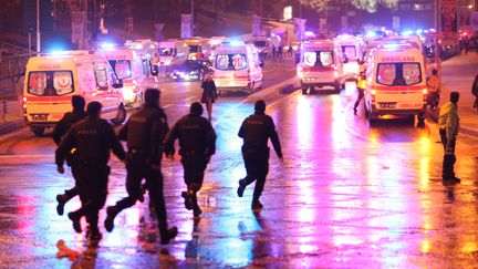 Un double attentat s'est produit à Istanbul (Turquie), le 10 décembre 2016, faisant de nombreuses victimes.  (EMRAH OPRUKCU / AFP)