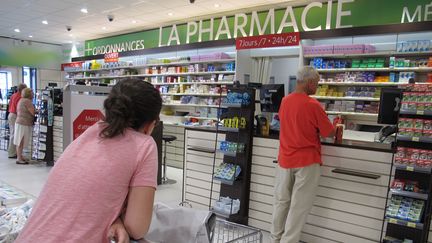 La pharmacie de la gare &agrave; Roissy-en-Brie (Seine-et-Marne), le 12 juillet 2013. (MAXPPP)