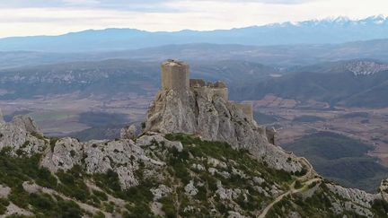 Le parc naturel régional de Corbières-Fenouillèdes est accessible aux touristes qui peuvent y découvrir des fondations très anciennes et admirer un paysage magnifique où vivent de nombreux animaux. (FRANCE 2)