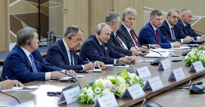 Les dirigeants russes lors du sommet Russie-Afrique à Saint-Pétersbourg, le 28 juillet 2023. Andreï Averianov est le dernier, à droite de l'image. (KIRILL KUKHMAR/TASS HOST PHOTO A / SIPA)