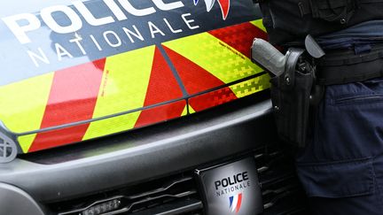 Un troisième individu a été arrêté après le refus d'obtempérer de deux jeunes hommes qui ont foncé sur la police et blessés deux agents.