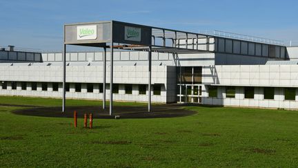 L'usine Valeo de Saint-Quentin-Fallavier (Isère), le 26 novembre 2024. (ROMAIN DOUCELIN / HANS LUCAS / AFP)