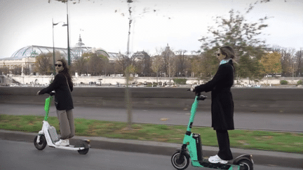 Paris : les trottinettes électriques en libre-service bientôt interdites (France 2)