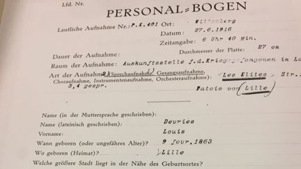 Fiche personnelle du prisonnier Louis Devries, 53 ans, détenu au camp de Wittenberg. Enregistrement sonore en "patois de Lille" du 27 juin 1916. (LUDOVIC PIEDTENU / RADIO FRANCE)