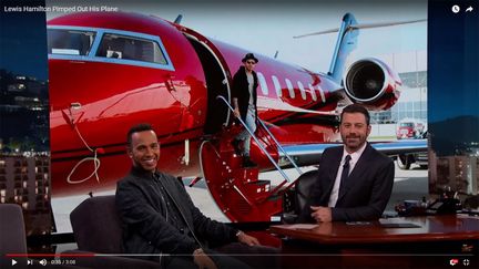 Le pilote de Formule 1 Lewis Hamilton invité du Jimmy Kimmel Live, le 15 décembre 2015, sur la chaîne de télévision américaine ABC. (CAPTURE VIDEO ABC / RADIO FRANCE)