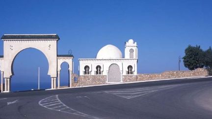 &quot;Du littoral au Sahara en passant par les hauts-plateaux, les Maqâms forment l’identité architecturale et spirituelle de l’Algérie. Ces mausolées qui s’intègrent aux paysages urbain et rural conservent le souvenir d’hommes et de femmes que la tradition populaire a marqué du sceau de la sainteté.&quot; Ahmed Bouyerdene
	 
 (Ahmed Bouyerdene)