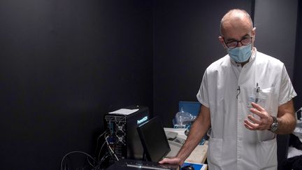 Le professeur Pierre-Edouard Fournier, à Marseille, le 11 janvier 2021. (CHRISTOPHE SIMON / AFP)