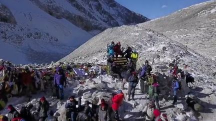 Les 4 françaises à mobilité réduite et tous leurs accompagnants ont atteint un sommet de l'Himalaya (CAPTURE ECRAN FRANCE 2)