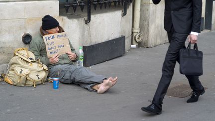 Un sans-abri à Paris. (KENZO TRIBOUILLARD / AFP)