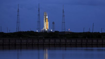 Après le nouveau report de la mission Artémis, il n’y a pas de date arrêtée pour le lancement de la méga-fusée vers la Lune. Le journaliste&nbsp;Loïc&nbsp;de La Mornais, envoyé spécial à Cap Canaveral, en Floride (États-Unis), fait le point sur la situation, samedi 3 septembre. (KEVIN DIETSCH / GETTY IMAGES NORTH AMERICA / AFP)