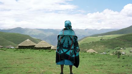 Finaliste du Grand Prix photographie of the International Festival of Fashion and Photography de Hyères en 2002. Séries Kobo, Lesotho.
 (Joël Tettamanti, 2013)