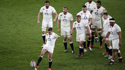 George Ford donne le coup d'envoi pour l'Angleterre (ADRIAN DENNIS / AFP)