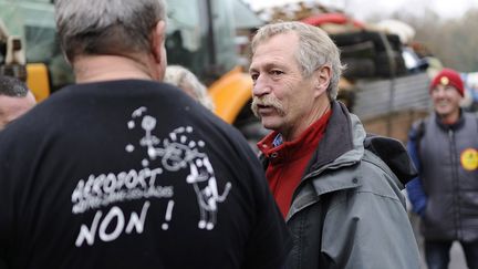 L'eurod&eacute;put&eacute; Europe Ecologie - Les Verts&nbsp;Jos&eacute; Bov&eacute;&nbsp;au d&eacute;part de la manifestation contre le projet d'a&eacute;roport &agrave; Notre-Dame-des-Landes (Loire-Atlantique), samedi 17 novembre 2012.&nbsp; (JEAN-SEBASTIEN EVRARD / AFP)