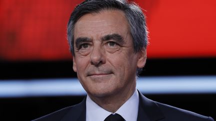 Le candidat Les Républicains à l'élection présidentielle François Fillon sur le plateau de "l'Emission politique" de France 2, le 23 mars 2017. (THOMAS SAMSON / AFP)