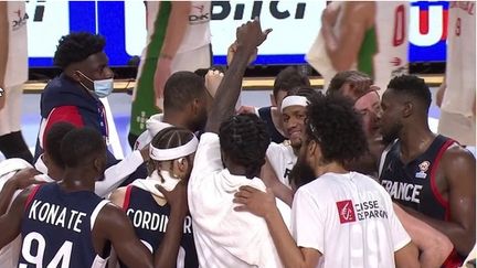 L'équipe de France retrouvait le Portugal à Dijon pour son troisième match des éliminatoires à la Coupe du monde. A la clé, une troisième victoire et ce malgré un début de match poussif. Portés par Louis Labeyrie et Isaïa Cordinier, les Bleus sont montés en puissance pour finalement s'imposer 94 à 56.