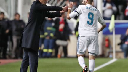 Zinédine Zidane félicite son attaquant Karim Benzema