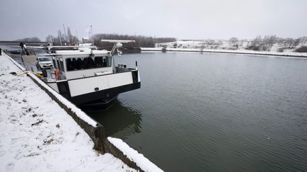 Les quais enneigés à Dourges (Pas-de-Calais), le 23 janvier 2019. (MAXPPP)