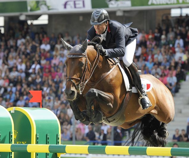 &nbsp; (Patrice Delaveau et Orient Express HDC, meilleur cheval de l’équipe de France pendant ces Jeux équestres, ont fait vibrer le stade d’Ornano dimanche © Maxppp)