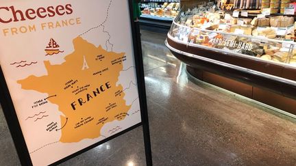 Les supermarchés américains Whole Foods ont mis des panneaux dans leurs magasins représentant la carte de France des fromages.&nbsp; (TWITTER / @Mi_ka_L)