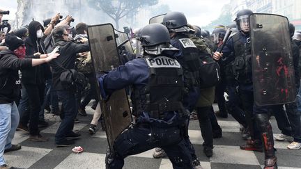 Des incidents éclatent lors de la manifestation contre la loi Travail, le 14 juin 2016 à Paris. (DOMINIQUE FAGET / AFP)