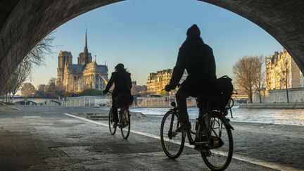 Mus&eacute;e &agrave; ciel ouvert et lieux de vie notoires, les rives de la Seine &agrave; Paris permettent de d&eacute;couvrir les nombreux ponts et monuments de la capitale. (GUIZIOU FRANCK / HEMIS.FR / A)