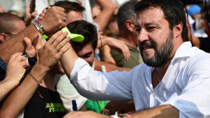 Matteo Salvini, avec des militants de la Ligue, à Pontida en Lombardie, le 15 septembre 2019. (MIGUEL MEDINA / AFP)