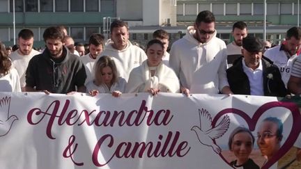 À Pamiers (Ariège), une marche blanche était organisée dans l’après-midi du 27 janvier. L'événement a rendu hommage à l'agriculture et sa fille qui ont perdu la vie lors d’un barrage de route le mardi 23 janvier. Plusieurs milliers de personnes étaient présentes.