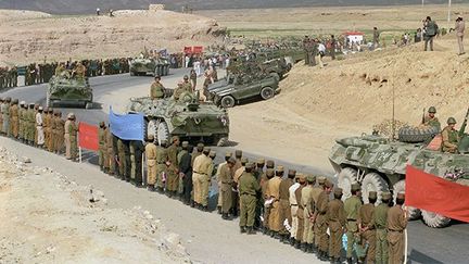 Une colonne de blindés soviétiques quittant le territoire afghan, le 15 mai 1988. (A.Solomonov / Ria Novosti)