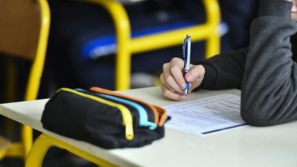 Un élève dans une salle de classe. Photo d'illustration. (KETTY BEYONDAS / MAXPPP)