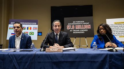 Three elected Democrats, Jamie Raskin, Robert Garcia and Jasmine Crockett, present their report on Thursday, January 4 "White house for sale", which accuses Donald Trump of having violated the Constitution.  (DREW ANGERER / GETTY IMAGES NORTH AMERICA / AFP)