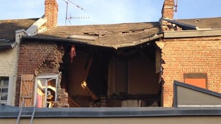 Une maison de Saint-Quentin, dans l'Aisne, a &eacute;t&eacute; souffl&eacute;e par une explosion, le 24 novembre 2014. (MICKAEL GUIHO / FRANCE 3 PICARDIE)