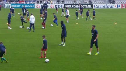 &nbsp; (Les Bleus ont encadré de jeunes footballeurs à Biarritz © Radio France / Philippe Randé)