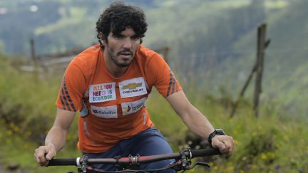 L'alpiniste Santiago Quintero lors d'une sortie à vélo à Ilalo (Equateur), le 3 mai 2016. (RODRIGO BUENDIA / AFP)