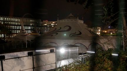 Le cirque Bormann Moreno, installé en lisière de Paris, dans le XVe arrondissement, vendredi 24 novembre 2017. (THOMAS SAMSON / AFP)